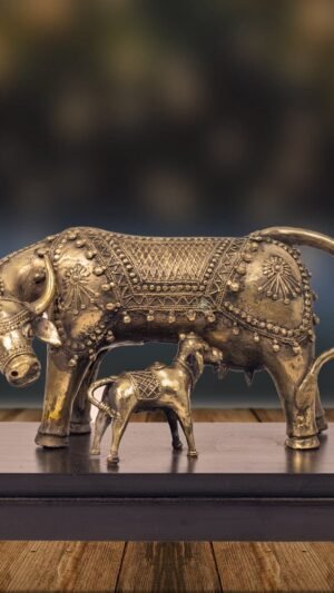 Kuh- und Kalb-Set mit Basis Dhokra Art