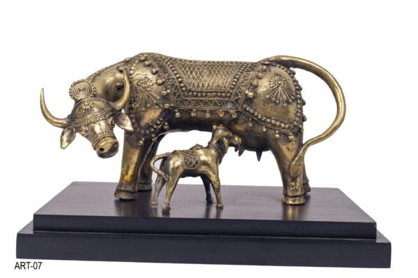 Kuh- und Kalb-Set mit Basis Dhokra Art