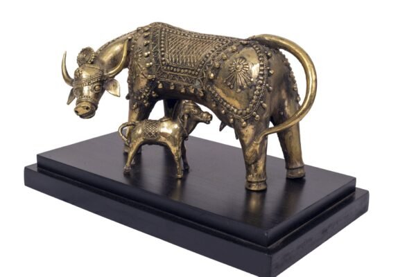 Kuh- und Kalb-Set mit Basis Dhokra Art