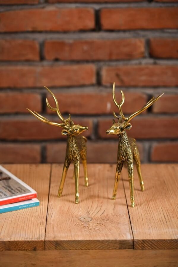 Paar Rentierstatuen