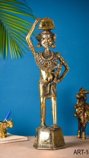Statue von Madia für die Inneneinrichtung