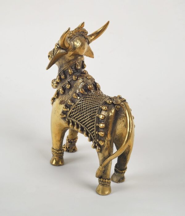 Stehende Nandi-Statue aus Messing