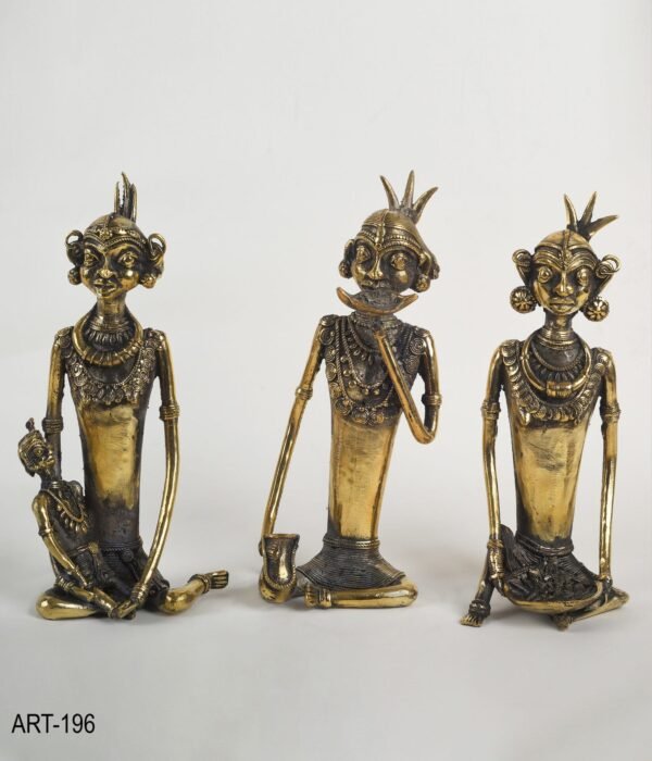 Satz Stammes-Madia Madin-Statue