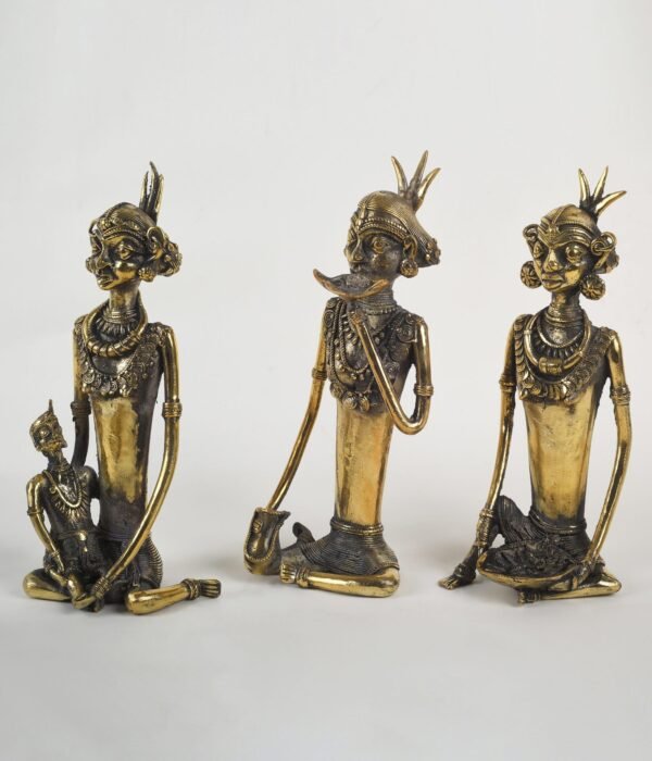 Satz Stammes-Madia Madin-Statue