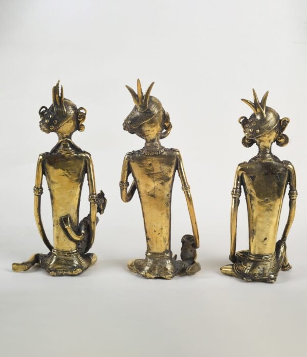 Satz Stammes-Madia Madin-Statue