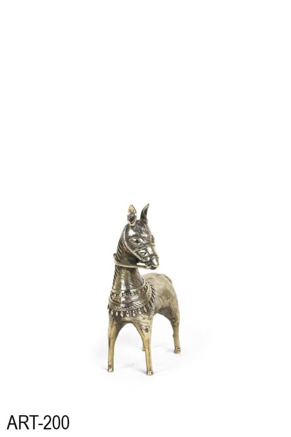 Stehende Pferdestatue