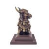 Nandi mit Sockelstatue