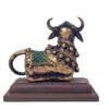 Nandi mit Sockelstatue
