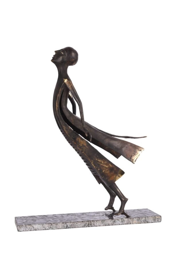 Stammesstatue einer Dame in moderner Form