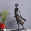 Stammesstatue einer Dame in moderner Form