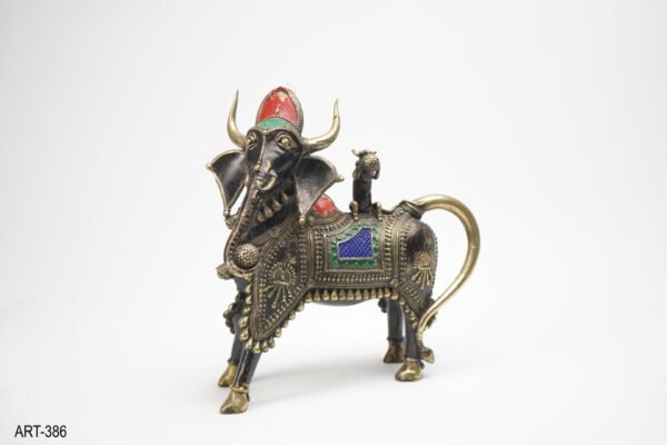 Shiv Nandi in mehrfarbiger Statue