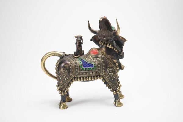 Shiv Nandi in mehrfarbiger Statue