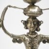 Stammesfrauen mit vielen Glocken Statue