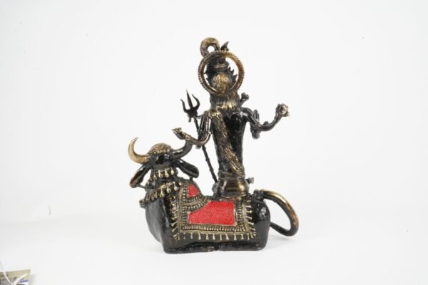 Sitz Nandi mit Lord Shiv Statue