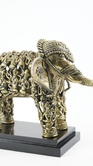 Stammesfigur Elefant mit Sockel