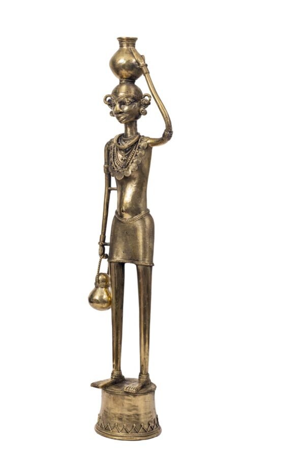 MADIA MADIN STAMMESSTATUE