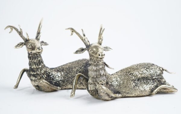 Dhokra Art Sitzendes Rentier
