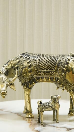 Dhokra-Kuh- und Kalbsstatue