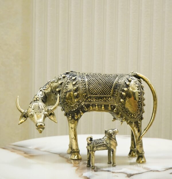 Dhokra-Kuh- und Kalbsstatue
