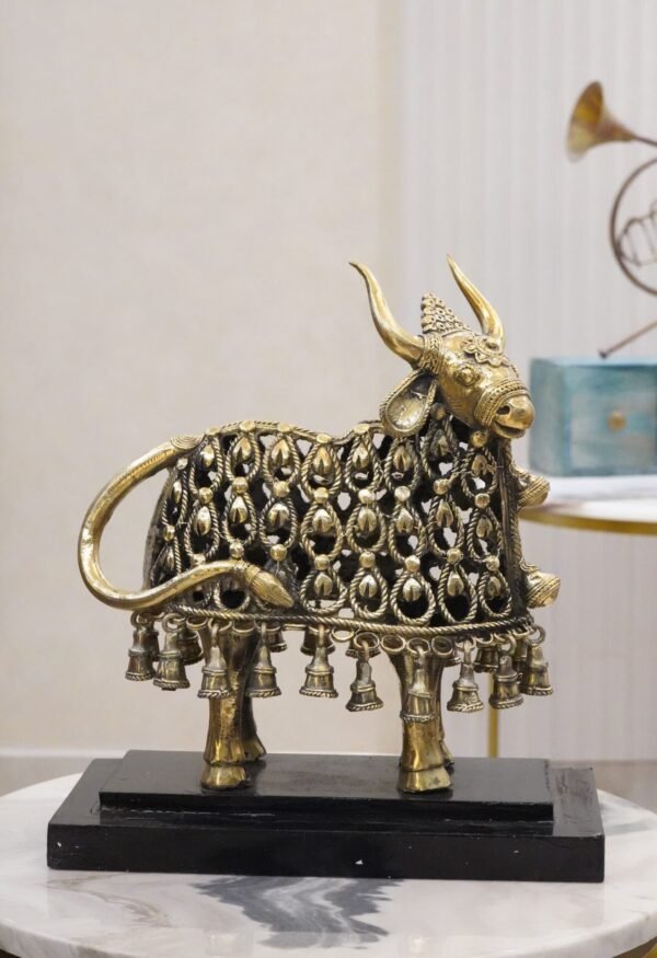 Dhokra Nandi mit Glocke