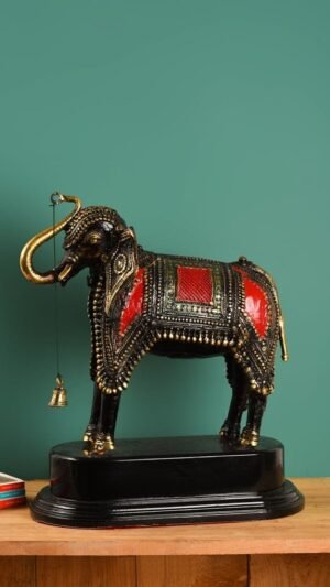 Elefant mit Sockel