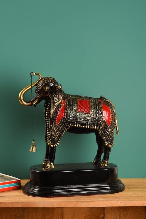 Elefant mit Sockel