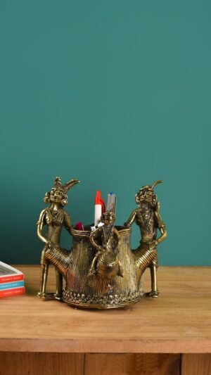 Three Figure Penstand