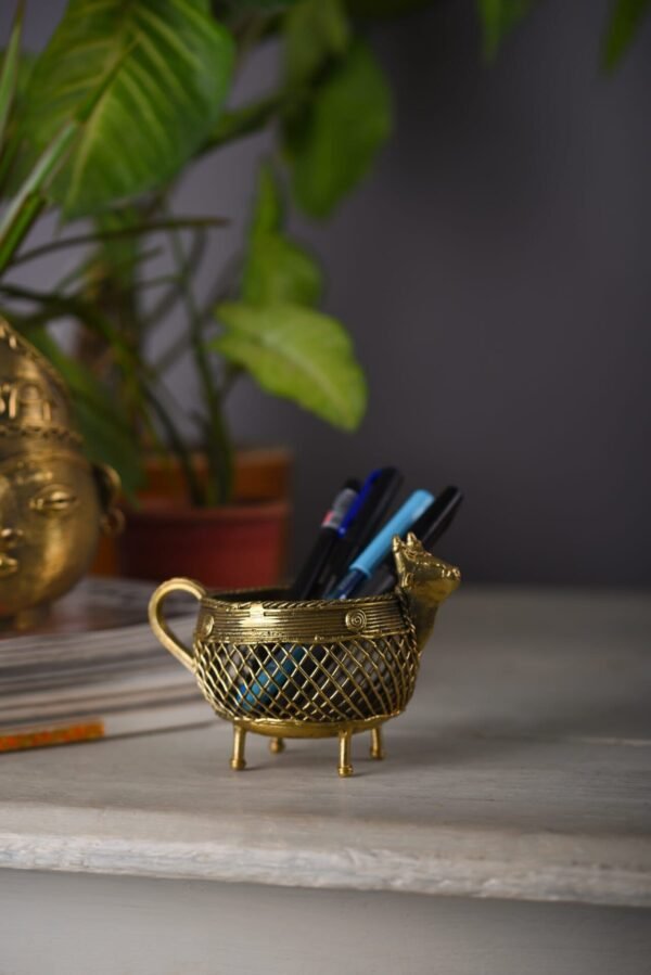 Penstand in Shape of Nandi