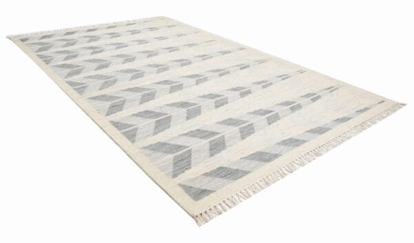 Aakaar Hand Woven Woolen Rug