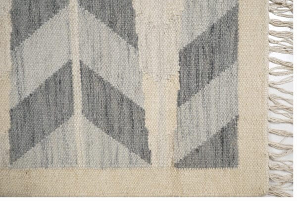 Aakaar Hand Woven Woolen Rug