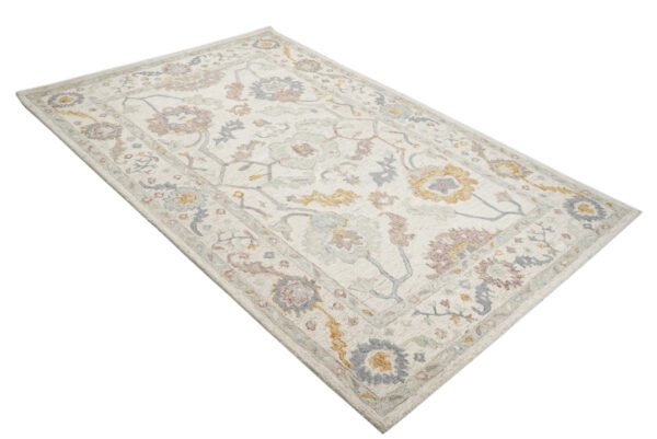 Ivory Gulshan Hand Tufted Woolen Carpets